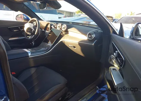 2024 Mercedes-Benz Cle 300 4Matic z USA, uszkodzony, nr VIN W1KMJ4HB3RF035112